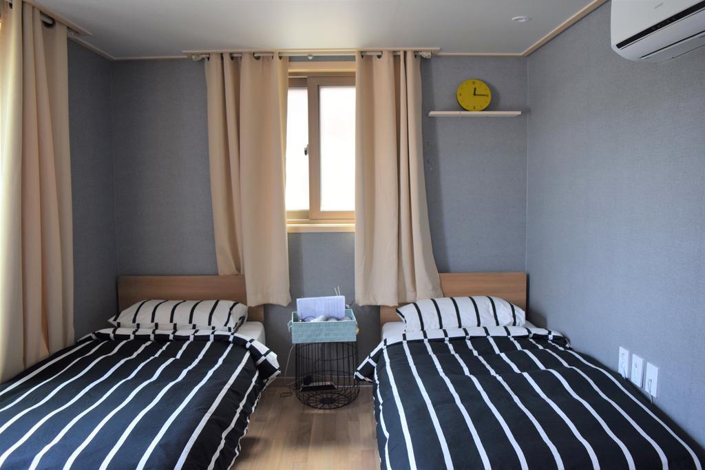 Red Stone Guesthouse Seoul Bagian luar foto