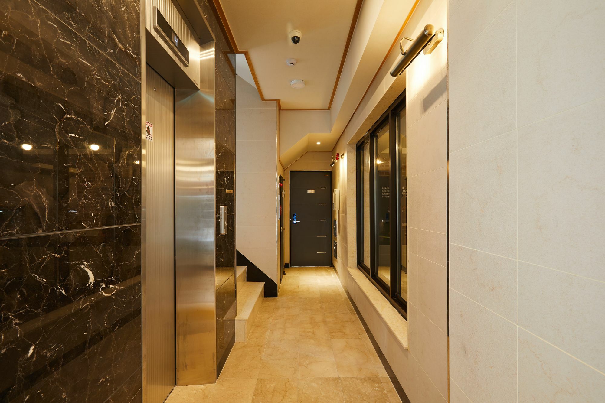 Red Stone Guesthouse Seoul Bagian luar foto