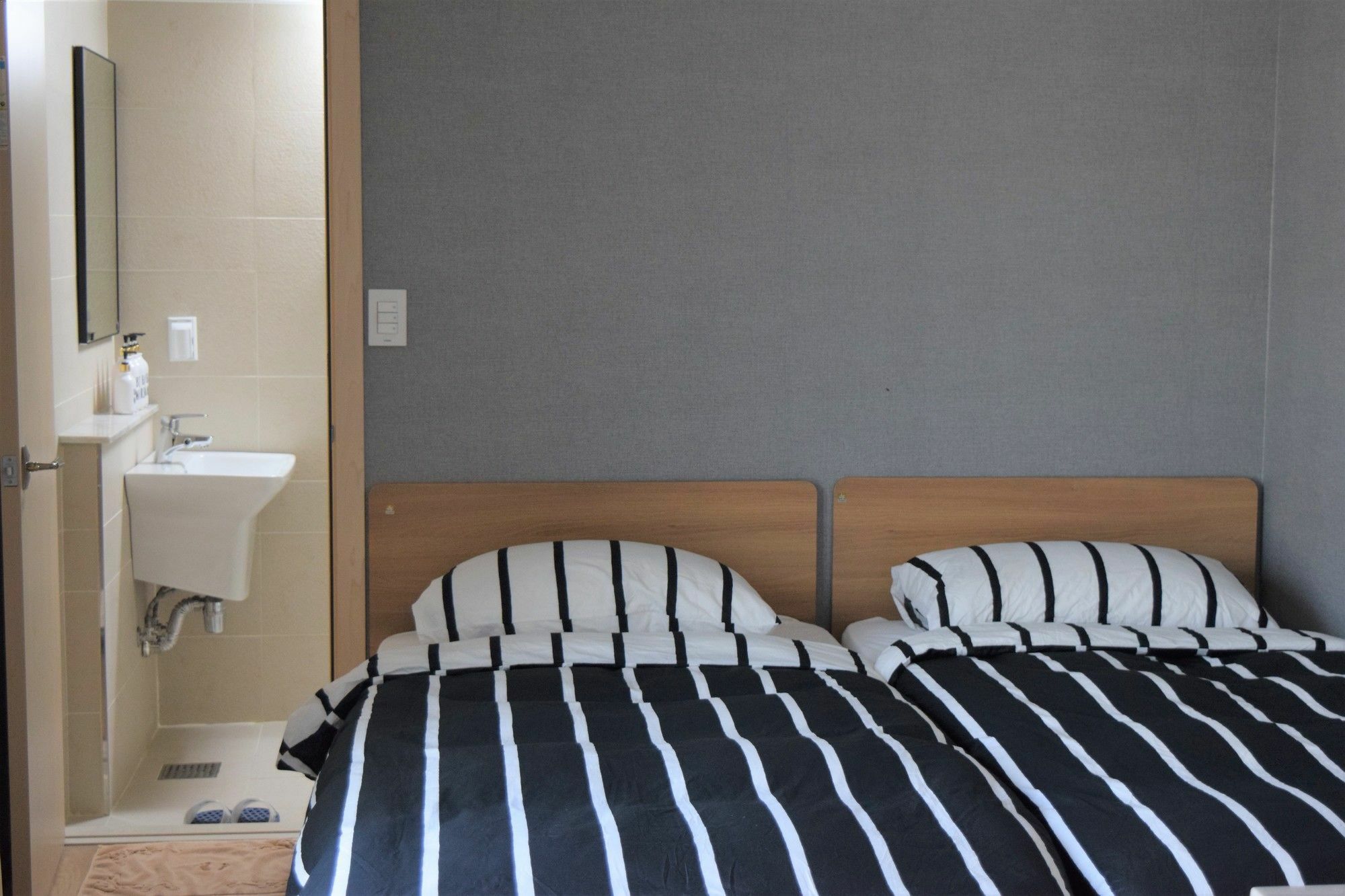 Red Stone Guesthouse Seoul Bagian luar foto